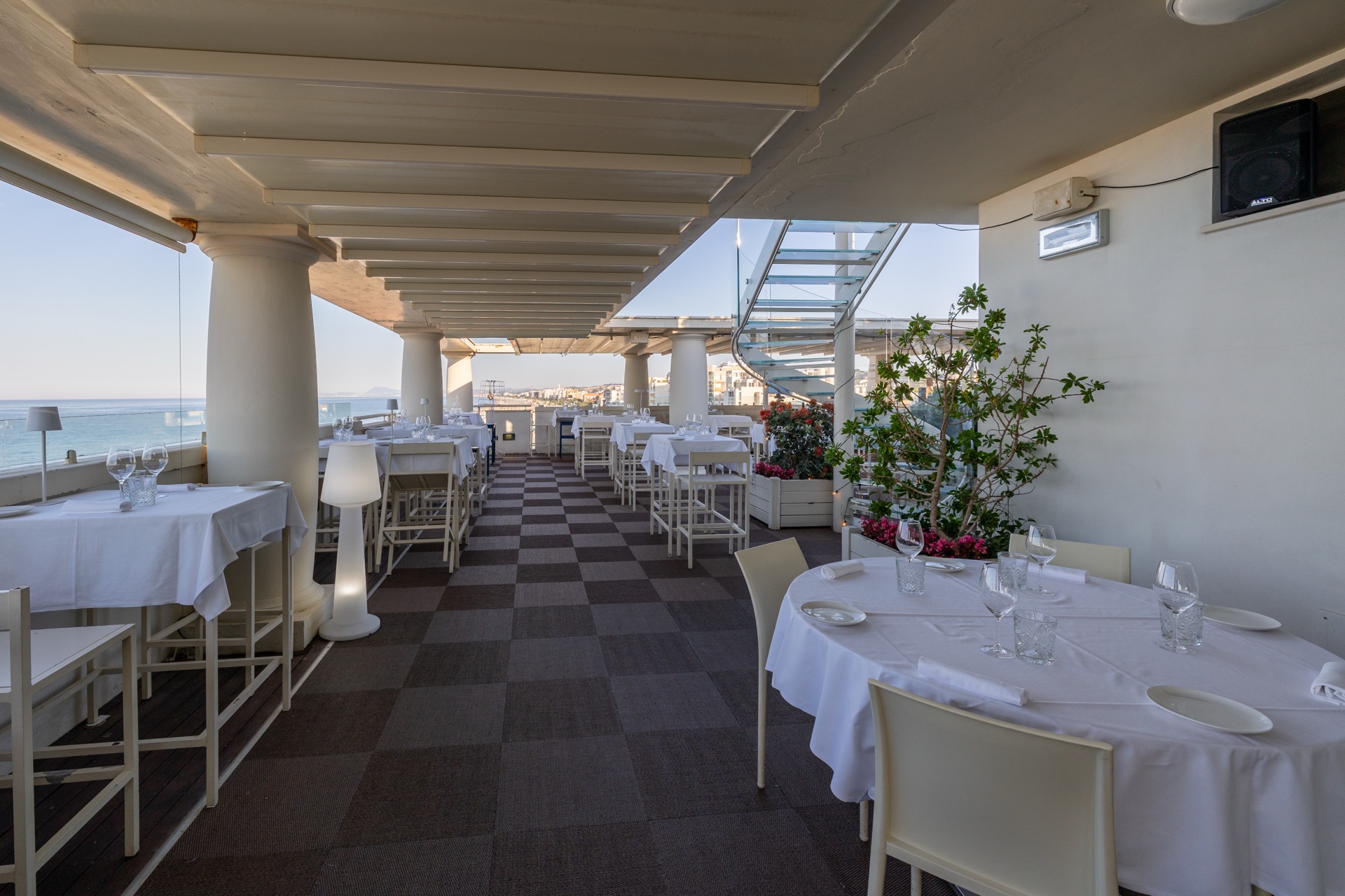 Roof garden dell'hotel al tramonto