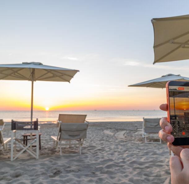 Alba sulla spiaggia esclusiva dell'hotel a Senigallia