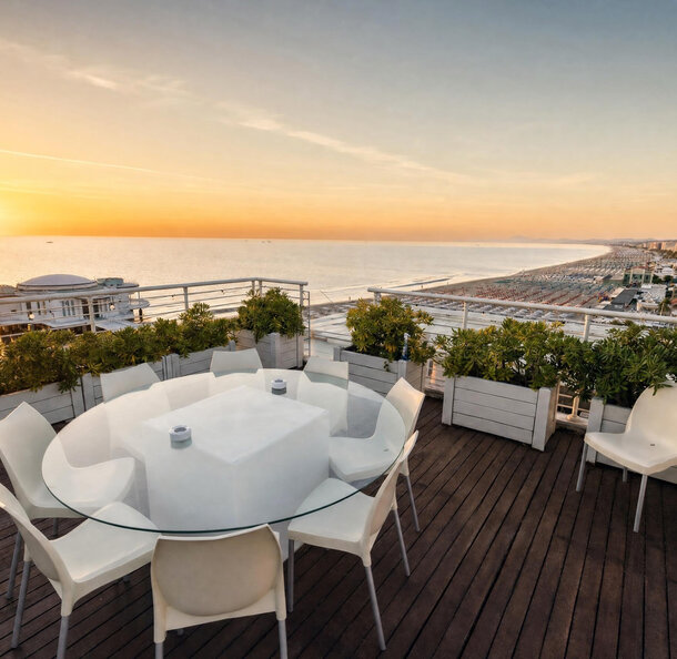Terrazza panoramica del rooftop con vista sul mare e sulla Rotonda
